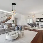 Holiday home Suburban Views By Homie *