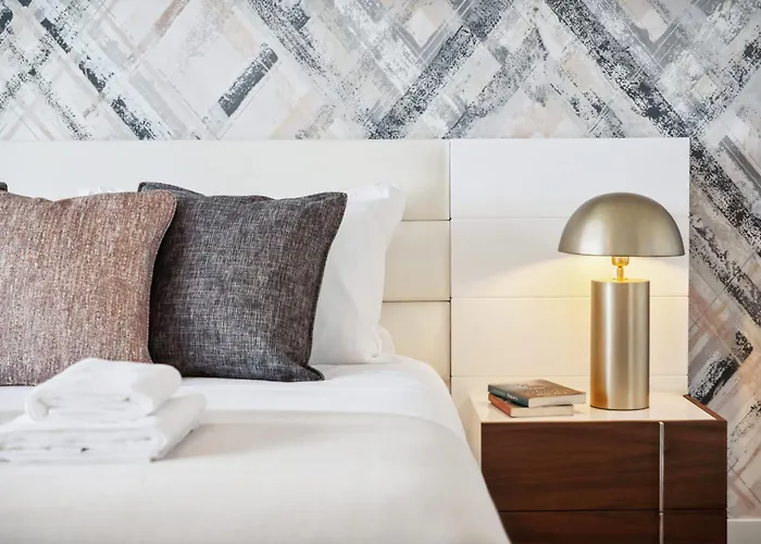 Suburban Views By Homie * 丰沙尔