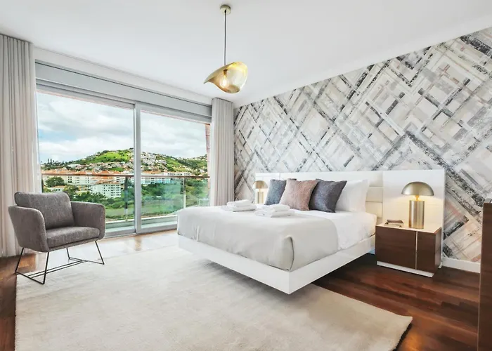 Suburban Views By Homie * 丰沙尔