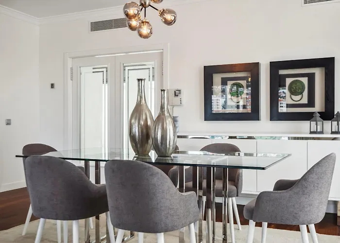 Suburban Views By Homie 丰沙尔