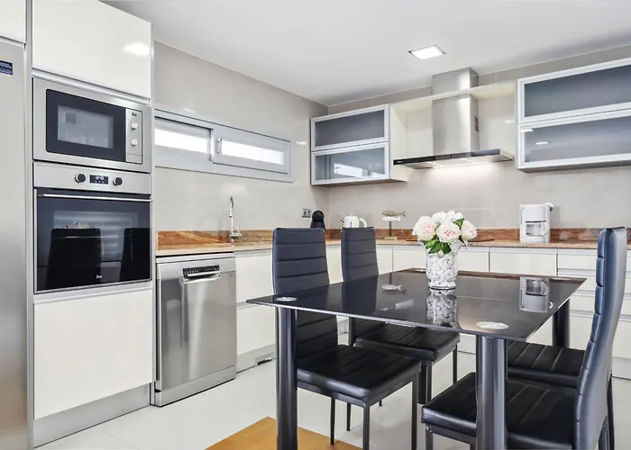 Suburban Views By Homie * 丰沙尔